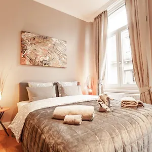 Luxury Palace By Rikas , Antwerpen Belgien